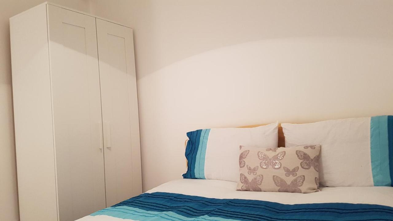 Guest house Host - In A Spacious Coliving And Coworking With Garden, And Parking Close To Centre