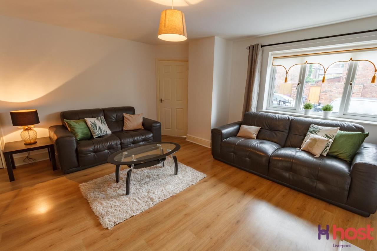 Host - In A Spacious Coliving And Coworking With Garden, And Parking Close To Centre