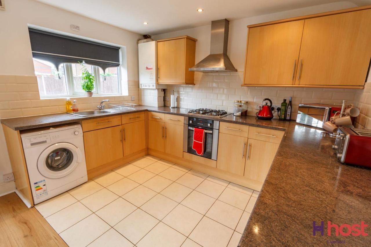 Guest house Host - In A Spacious Coliving And Coworking With Garden, And Parking Close To Centre